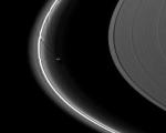 Спутник Прометей деформирует кольца Сатурна