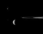 Опубликовано видео "танцующих" спутников Сатурна