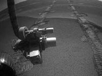 Марсоход "Оппортьюнити" сфотографировал скалу микроскопом