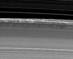 Кольца Сатурна меняют форму под влиянием "галактических" волн