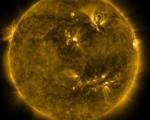 Астрономы заметили на Солнце гигантский смайлик