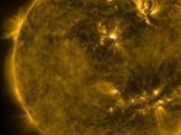 Астрономы заметили на Солнце гигантский смайлик