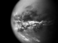 На спутнике Сатурна идут весенние дожди