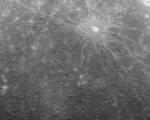 Зонд "Мессенджер" передал первые орбитальные снимки Меркурия