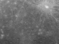 Зонд "Мессенджер" передал первые орбитальные снимки Меркурия