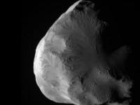 NASA опубликовало снимки спутника Сатурна Елены