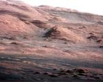 Curiosity обнаружил странные образования возле марсианской горы