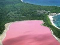 Озеро, вода в котором по невыясненной причине розового цвета