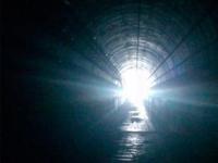 Свет в конце тоннеля: Ученые объяснили, что происходит на грани жизни и смерти