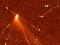 Астрономы сфотографировали комету с шестью хвостами