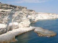 Пляжи западного Крыма находятся под угрозой уничтожения