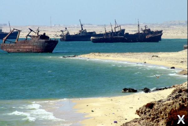 Свалка кораблей в мавританском городе...