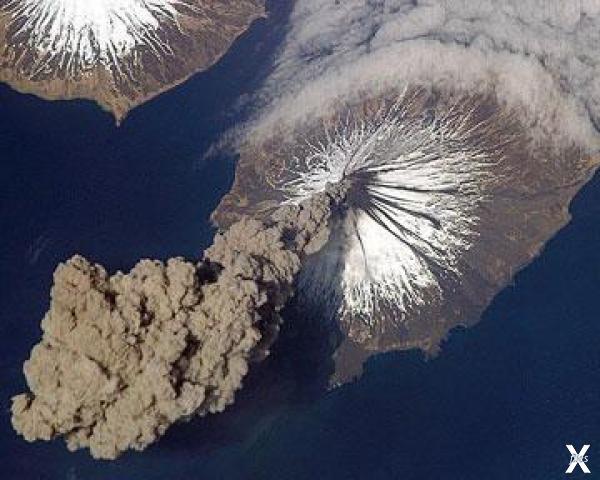 Извержение вулкана Кливленд на Алеутс...