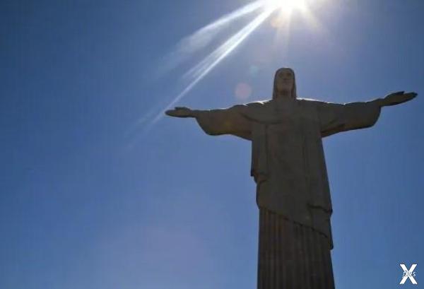 Статуя Христа в Рио-де-Жанейро. (Фото...
