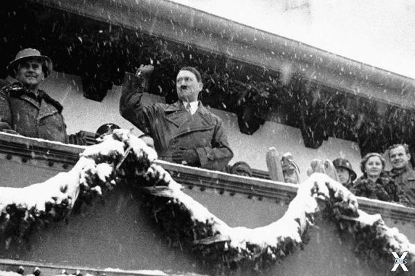 Канцлер Германии Адольф Гитлер