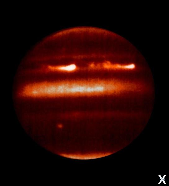 Внутри Юпитер теплый: светлые полосы ...