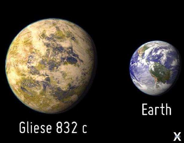 Земля (справа) и ее более массивная и...