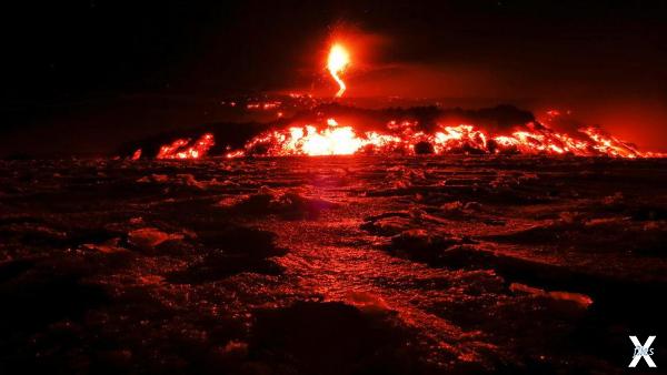 Извержение вулкана Этна на Сицилии, 2...