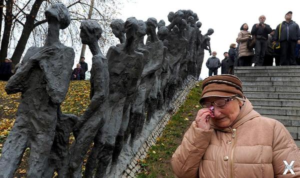 Мемориал «Яма» в Минске. Здесь 2 март...