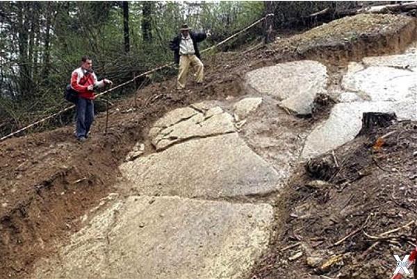 Плиты: ученые полагают, что ими была ...