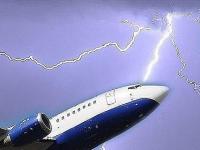 Что происходит с самолетом, когда в него попадает молния