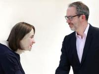 Горб и волосатые уши: Ученые создали макет человека, который проработал в офисе 20 лет