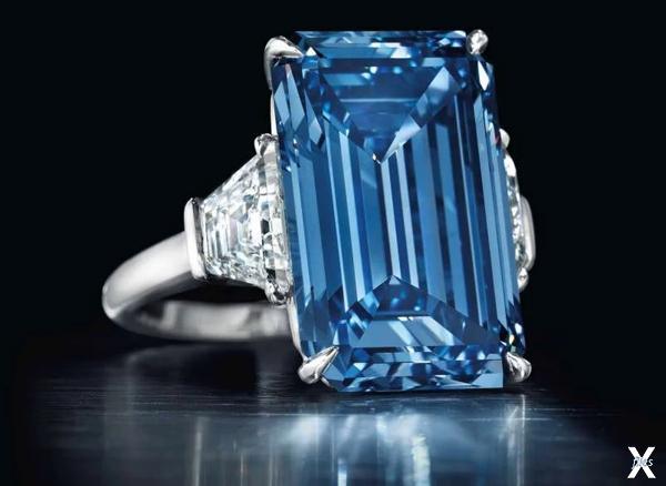 Перстень с голубым бриллиантом