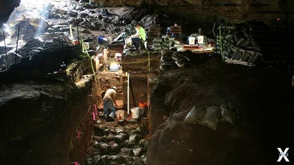 Археологические раскопки в пещере Холла