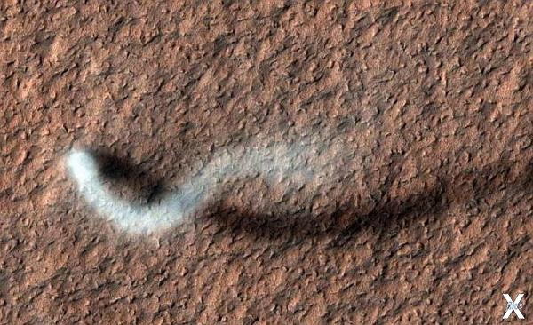 Гигантский "дьявол": фото с орбиты Марса