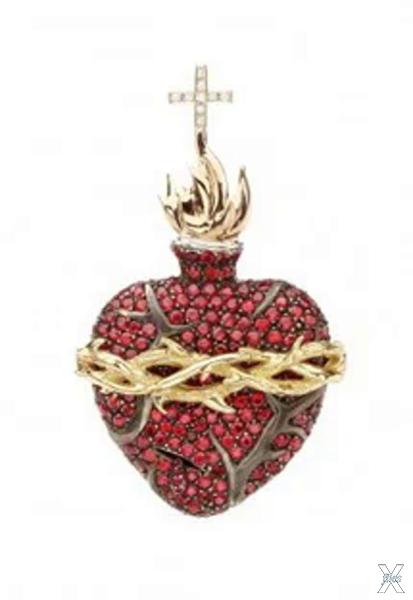 Heart pendant by Elé Karela