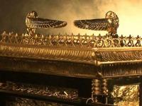 Кто был изображен на крышке Ковчега Завета