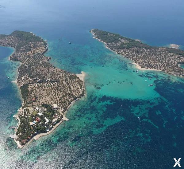 Вид на Аргинусские острова с самолёта