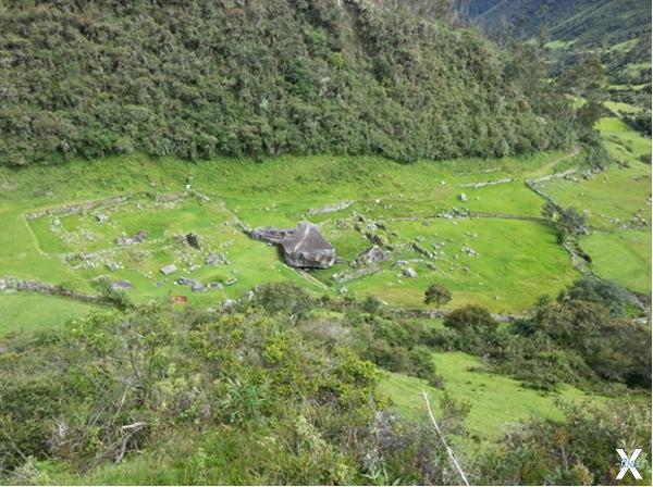 Другая сторона камня Юрак-Руми, Перу