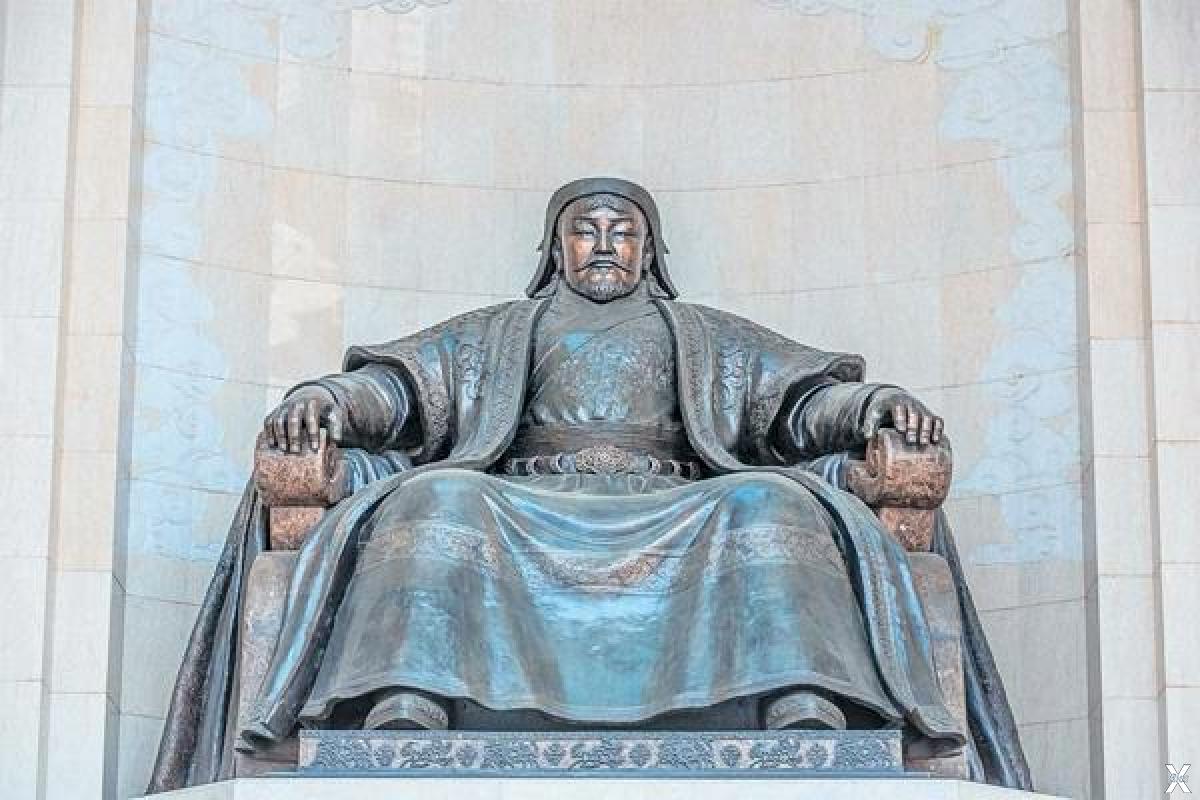 Хана улан. Статуя Чингис-хаана в Улан-Баторе. Мемориал Чингисхана Улан Батор. Статуя Чингис хана в Монголии. Чингис Хан памятник.