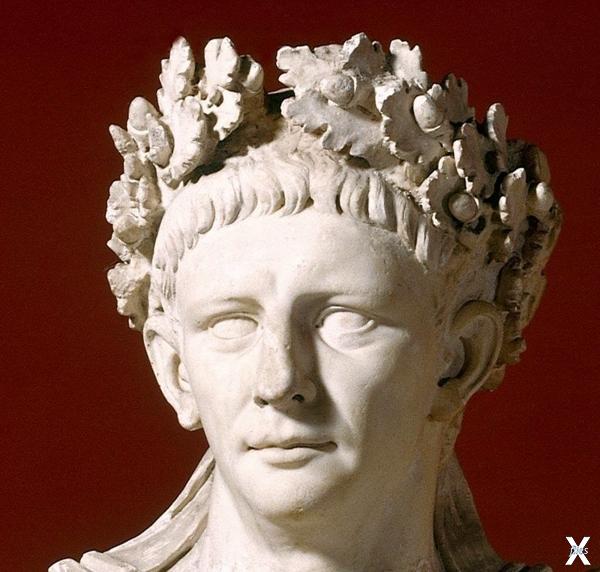 Скульптура императора Клавдия в дубов...
