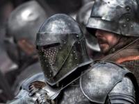 «Адски жарко, но лишь до первого удара». Рассказы людей, которые примерили на себе средневековый доспех