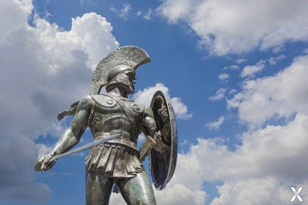 Памятник спартанским воинам в совреме...