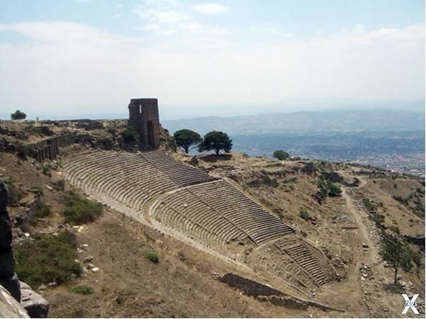 Театр в Пергаме, Греция, в горах