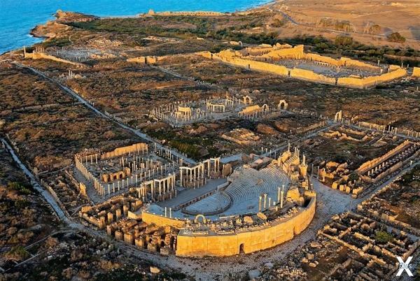 Римские руины Лептис-Магна в Ливии. В...