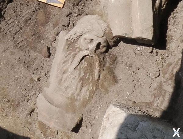 Статуя Силена, найденная в греческом ...
