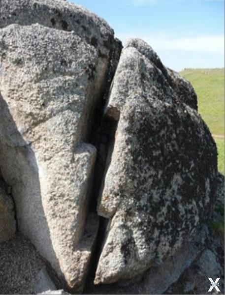 Камень в Хакасии на озере Иткуль
