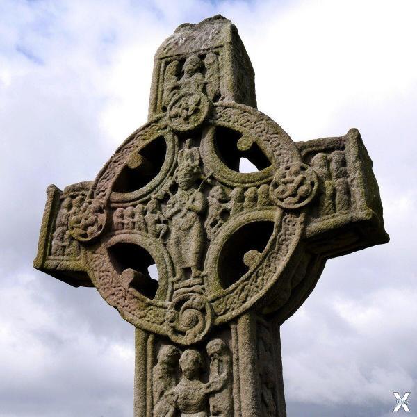 Ирландский каменный крест X в. н.э.