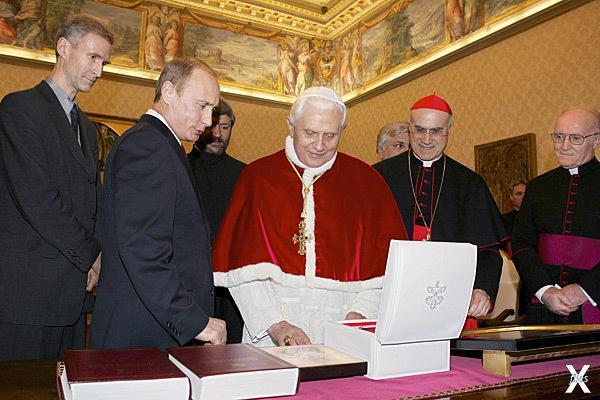 Папа Бенедикт XVI с Владимиром Путины...