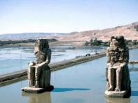Колоссы Мемнона охраняли храм фараона Аменхотепа III и любопытный звуковой феномен