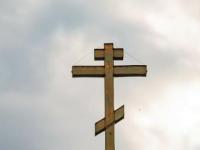 Почему на православном кресте есть верхняя перекладина?
