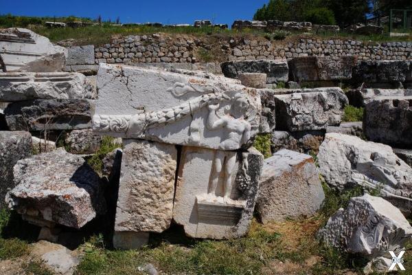 Античные руины в современной Антиохии...