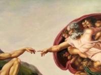 Кто изображен на фреске "Сотворение Адама"?