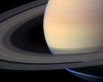 На кольцах Сатурна нашли "башни"