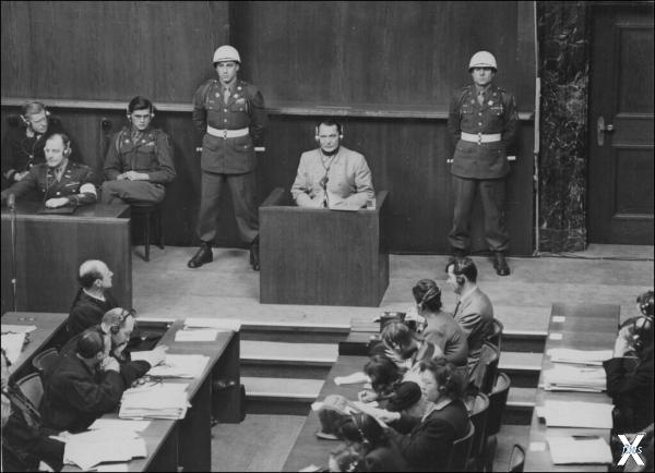 Герман Геринг в зале суда во время Ню...