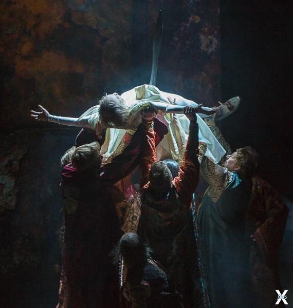 Смерть Цезаря в постановке театра Мод...